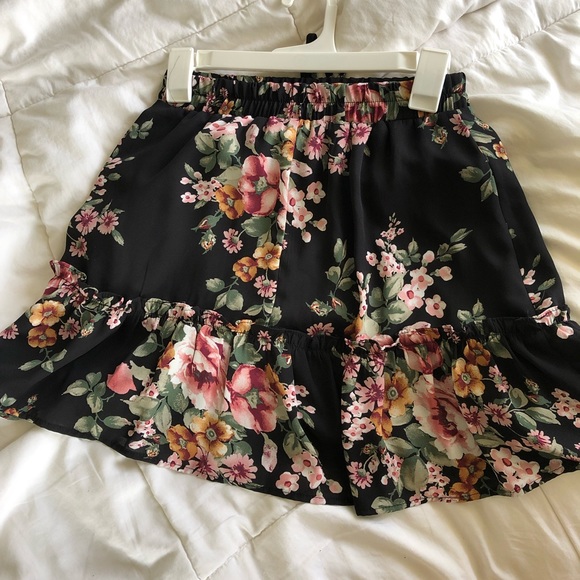 Francesca's Skirt - Picture 2 of 3